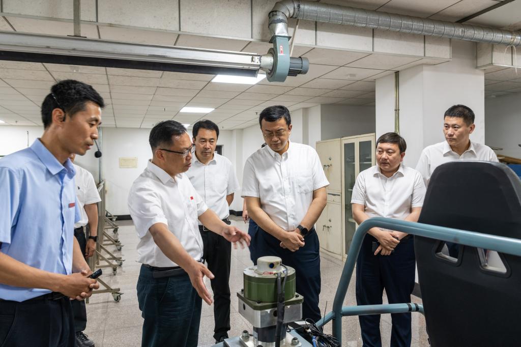 辽宁省副省长高涛一行来我校调研