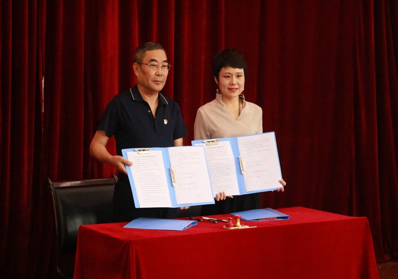 文化传媒学院与北京德康幸福健康管理有限公司举行校外