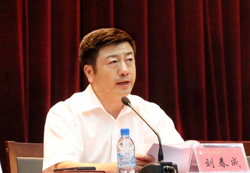 校党委副书记刘春成传达全省高校思想政治工作会议精神